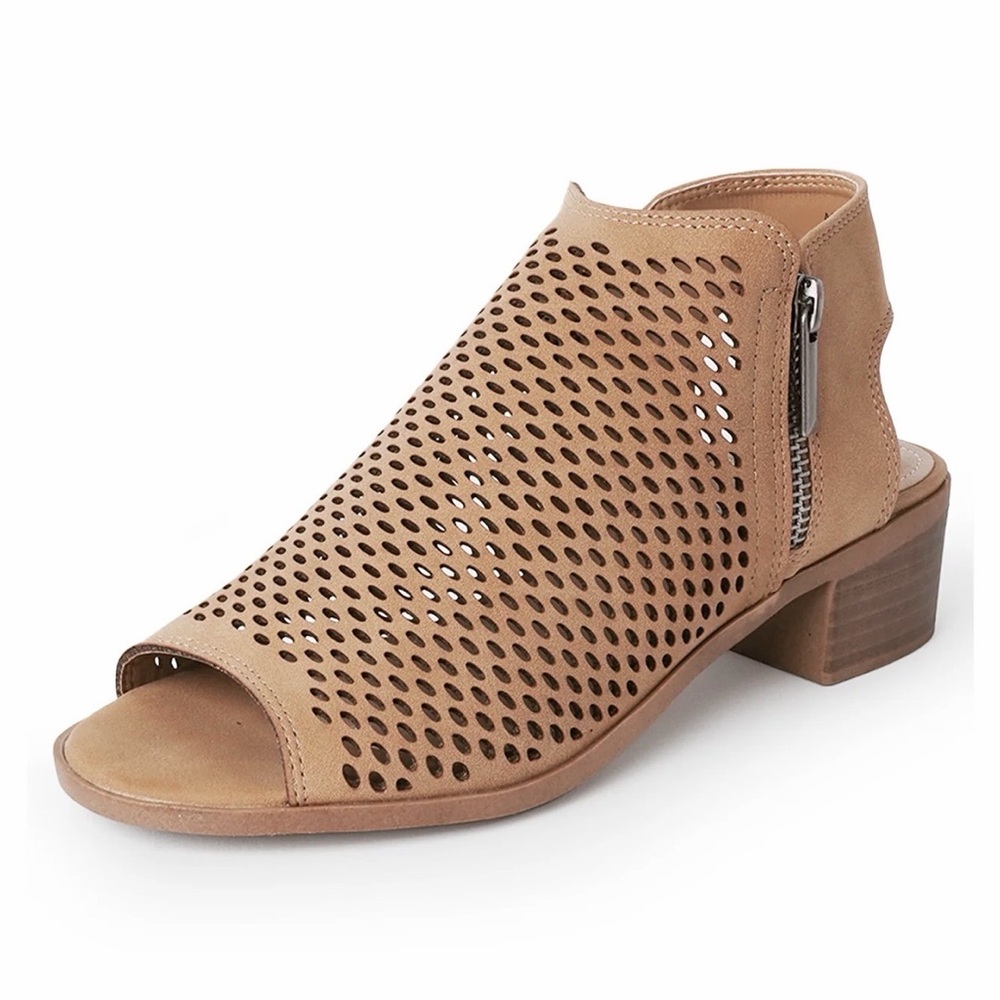 J. Adams Tracy in Taupe